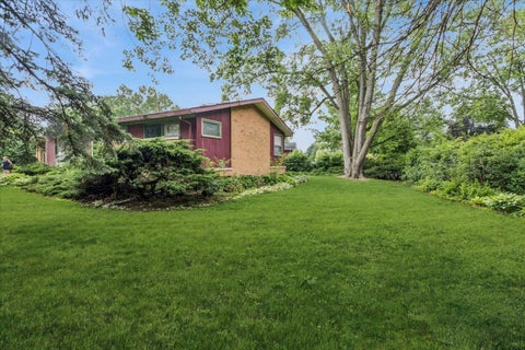 Tiny photo for 719 W Dresser Drive, Mount Prospect, IL 60056 (MLS # 12631151)