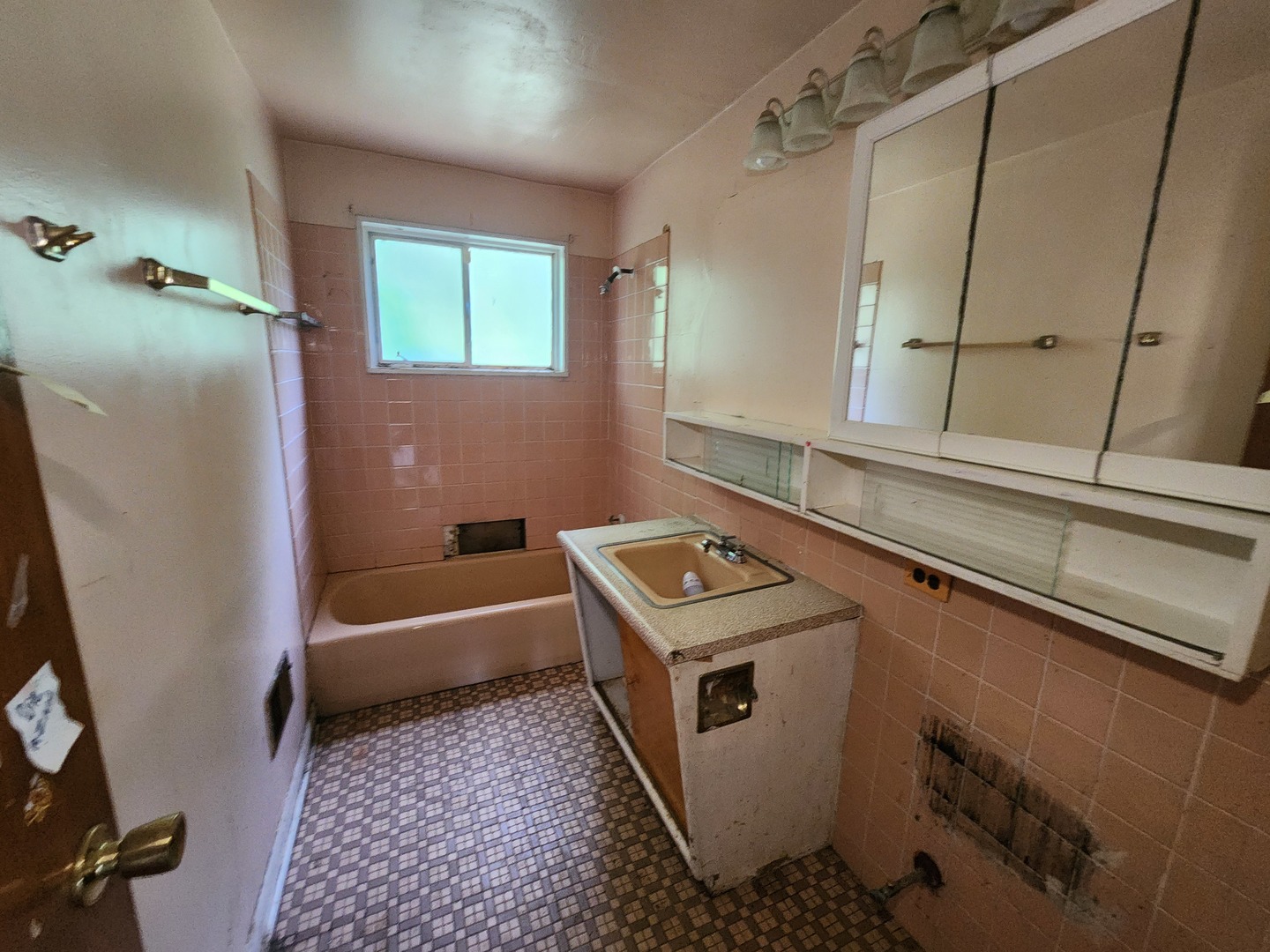 1228 E 85th Street