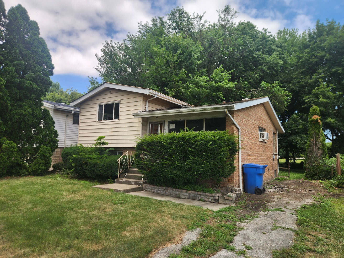 1228 E 85th Street