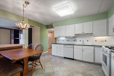 Tiny photo for 7071 W Touhy Avenue #403, Niles, IL 60714 (MLS # 12582167)