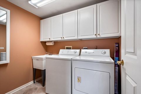 Tiny photo for 7071 W Touhy Avenue #403, Niles, IL 60714 (MLS # 12582167)