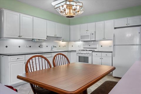 Tiny photo for 7071 W Touhy Avenue #403, Niles, IL 60714 (MLS # 12582167)