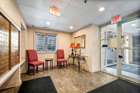 Tiny photo for 7071 W Touhy Avenue #403, Niles, IL 60714 (MLS # 12582167)