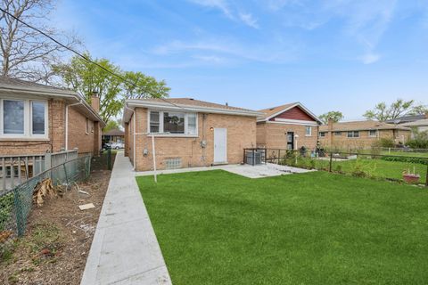 Tiny photo for 12621 S Wood Street, Calumet Park, IL 60827 (MLS # 12635448)