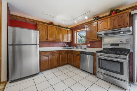Tiny photo for 170 E ALTGELD Avenue, Glendale Heights, IL 60139 (MLS # 12690385)