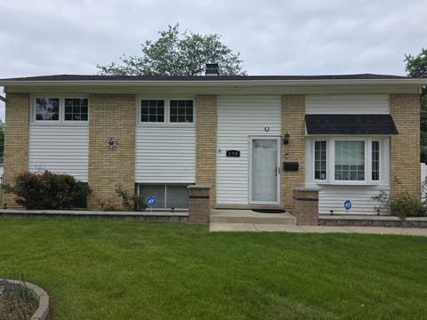 Photo of 170 E ALTGELD Avenue, Glendale Heights, IL 60139 (MLS # 12690385)