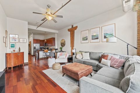 Tiny photo for 3133 N LAKEWOOD Avenue #2E, Chicago, IL 60657 (MLS # 12501126)