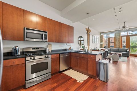 Tiny photo for 3133 N LAKEWOOD Avenue #2E, Chicago, IL 60657 (MLS # 12501126)