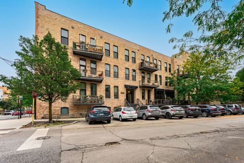 Tiny photo for 3133 N LAKEWOOD Avenue #2E, Chicago, IL 60657 (MLS # 12501126)