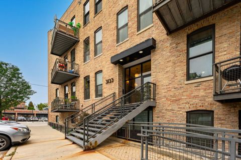 Photo of 3133 N LAKEWOOD Avenue #2E, Chicago, IL 60657 (MLS # 12501126)