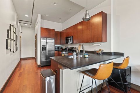 Tiny photo for 3133 N LAKEWOOD Avenue #2E, Chicago, IL 60657 (MLS # 12501126)