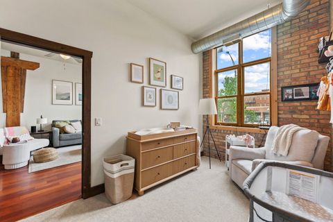 Tiny photo for 3133 N LAKEWOOD Avenue #2E, Chicago, IL 60657 (MLS # 12501126)