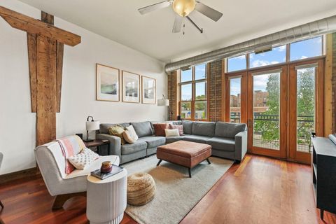 Tiny photo for 3133 N LAKEWOOD Avenue #2E, Chicago, IL 60657 (MLS # 12501126)