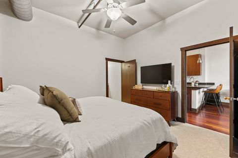 Tiny photo for 3133 N LAKEWOOD Avenue #2E, Chicago, IL 60657 (MLS # 12501126)