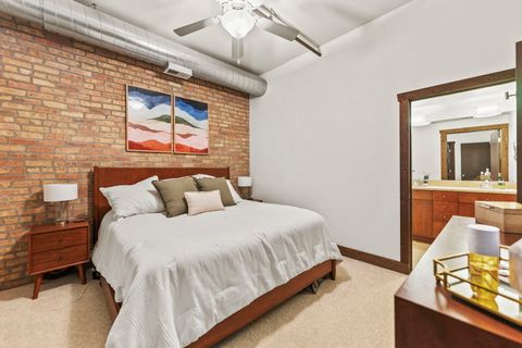 Tiny photo for 3133 N LAKEWOOD Avenue #2E, Chicago, IL 60657 (MLS # 12501126)