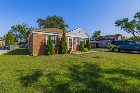 Tiny photo for 1966 Laura Lane, Des Plaines, IL 60018 (MLS # 12480831)