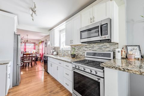 Tiny photo for 1966 Laura Lane, Des Plaines, IL 60018 (MLS # 12480831)