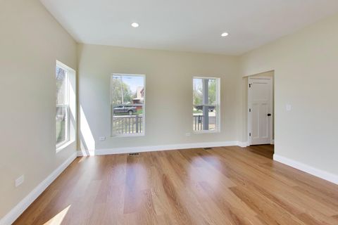 Tiny photo for 239 Parker Avenue, Aurora, IL 60505 (MLS # 12618489)