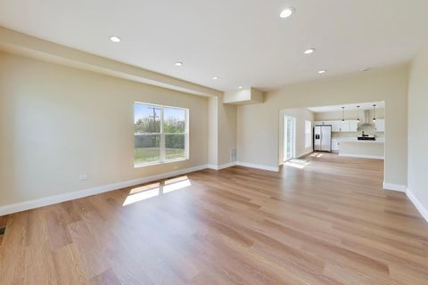 Tiny photo for 239 Parker Avenue, Aurora, IL 60505 (MLS # 12618489)