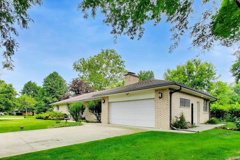 Tiny photo for 1015 Sherwood Drive, Prospect Heights, IL 60070 (MLS # 12697885)