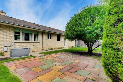 Tiny photo for 1015 Sherwood Drive, Prospect Heights, IL 60070 (MLS # 12697885)