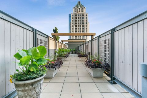 Tiny photo for 130 N Garland Court #2009, Chicago, IL 60602 (MLS # 12455485)