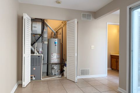 Tiny photo for 424 Le Parc Circle, Buffalo Grove, IL 60089 (MLS # 12626453)