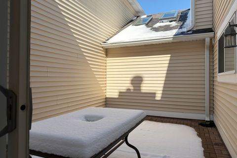 Tiny photo for 424 Le Parc Circle, Buffalo Grove, IL 60089 (MLS # 12626453)