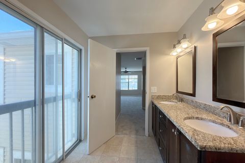 Tiny photo for 424 Le Parc Circle, Buffalo Grove, IL 60089 (MLS # 12626453)