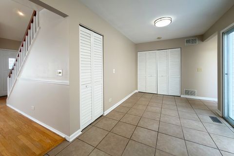 Tiny photo for 424 Le Parc Circle, Buffalo Grove, IL 60089 (MLS # 12626453)