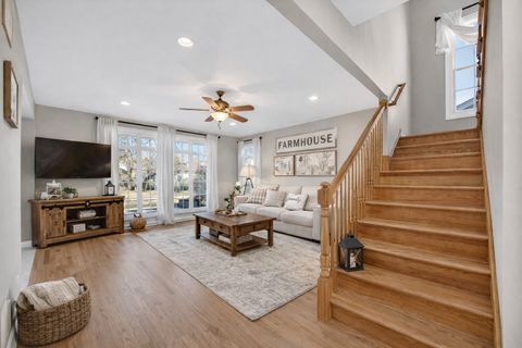 Tiny photo for 1518 N Patton Avenue, Arlington Heights, IL 60004 (MLS # 12580229)