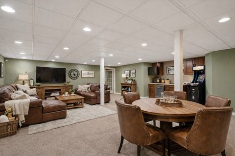 Tiny photo for 1518 N Patton Avenue, Arlington Heights, IL 60004 (MLS # 12580229)