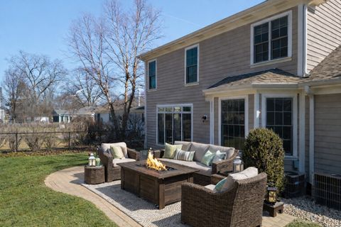 Tiny photo for 1518 N Patton Avenue, Arlington Heights, IL 60004 (MLS # 12580229)