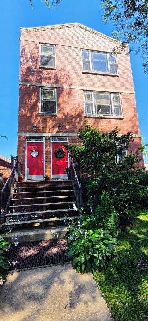 Photo of 7223 N Oakley Avenue #2W, Chicago, IL 60645 (MLS # 12700776)