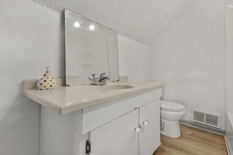 Tiny photo for 537 Hartford Avenue, Aurora, IL 60506 (MLS # 12481368)