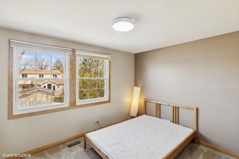 Tiny photo for 12 Cloverdale Court, Buffalo Grove, IL 60089 (MLS # 12341595)