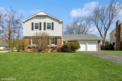 Photo of 12 Cloverdale Court, Buffalo Grove, IL 60089 (MLS # 12341595)