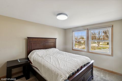 Tiny photo for 12 Cloverdale Court, Buffalo Grove, IL 60089 (MLS # 12341595)