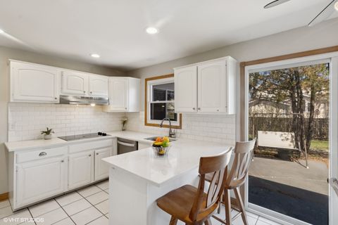 Tiny photo for 12 Cloverdale Court, Buffalo Grove, IL 60089 (MLS # 12341595)