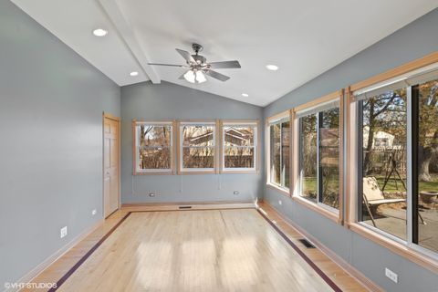 Tiny photo for 12 Cloverdale Court, Buffalo Grove, IL 60089 (MLS # 12341595)