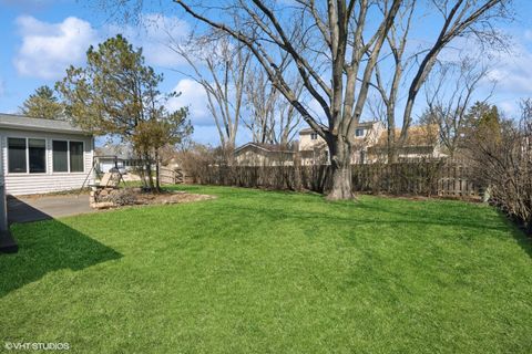 Tiny photo for 12 Cloverdale Court, Buffalo Grove, IL 60089 (MLS # 12341595)