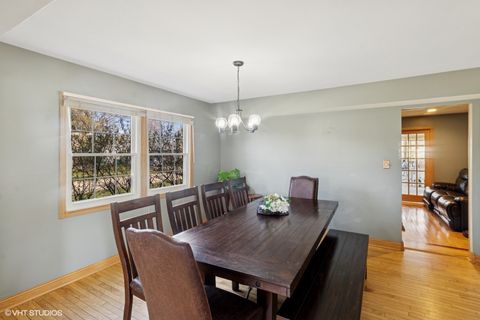 Tiny photo for 12 Cloverdale Court, Buffalo Grove, IL 60089 (MLS # 12341595)