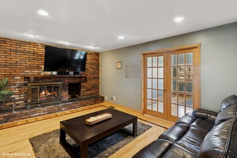 Tiny photo for 12 Cloverdale Court, Buffalo Grove, IL 60089 (MLS # 12341595)