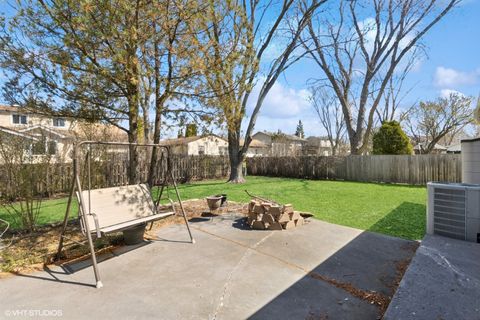 Tiny photo for 12 Cloverdale Court, Buffalo Grove, IL 60089 (MLS # 12341595)