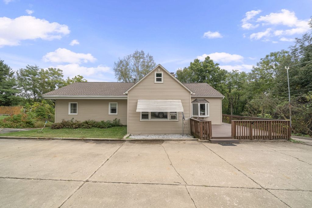 Photo for 2110 State Route 31, Oswego, IL 60543 (MLS # 12496986)