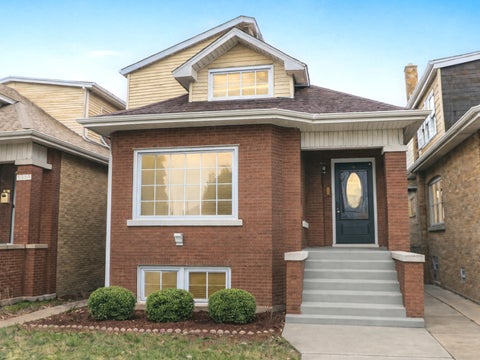 Photo of 5529 W CORNELIA Avenue, Chicago, IL 60641 (MLS # 12710502)