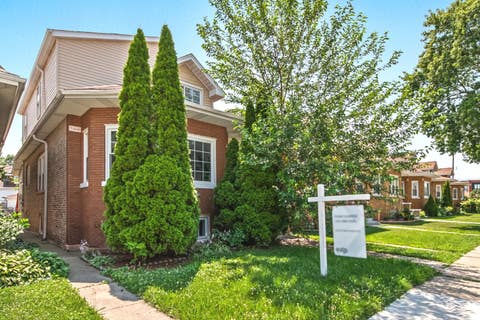 Tiny photo for 5529 W CORNELIA Avenue, Chicago, IL 60641 (MLS # 12710502)