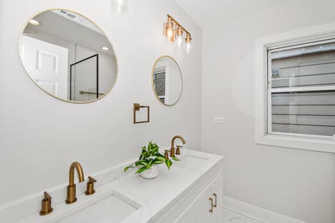 Tiny photo for 5529 W CORNELIA Avenue, Chicago, IL 60641 (MLS # 12710502)