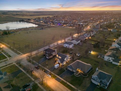 Tiny photo for 2408 Moutray Lane, North Aurora, IL 60542 (MLS # 12541935)