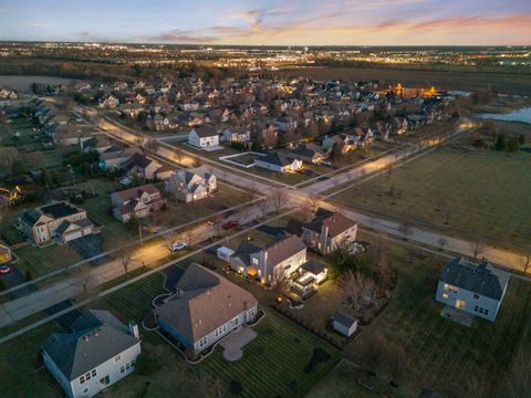 Tiny photo for 2408 Moutray Lane, North Aurora, IL 60542 (MLS # 12541935)